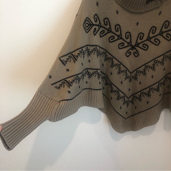 NWT Loana Lady Boutique Tribal Poncho Sweater Tan Black One Size - Picture 5 of 6